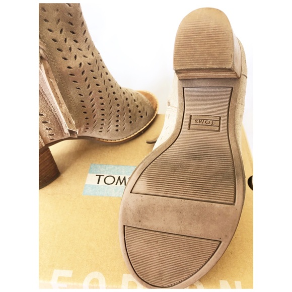 TOMS ♥️ Open Toe Suede Booties - Picture 4 of 8